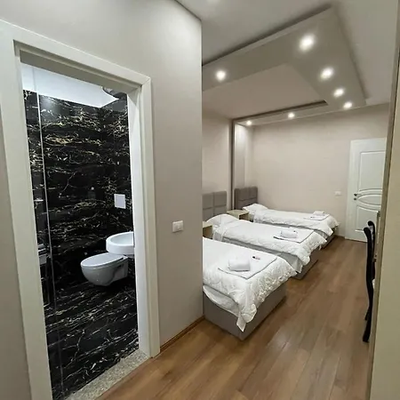 فندق Hotel Holiday 4*