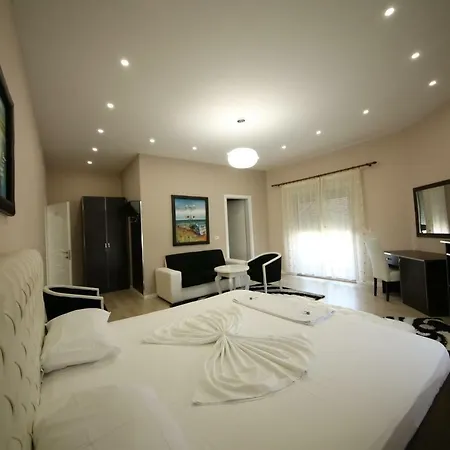 酒店 Hotel Holiday 4*