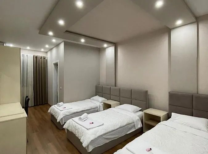 Отель Hotel Holiday