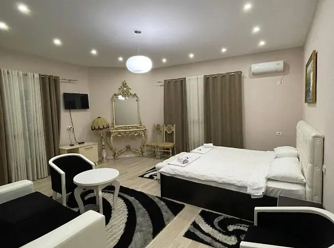 Отель Hotel Holiday